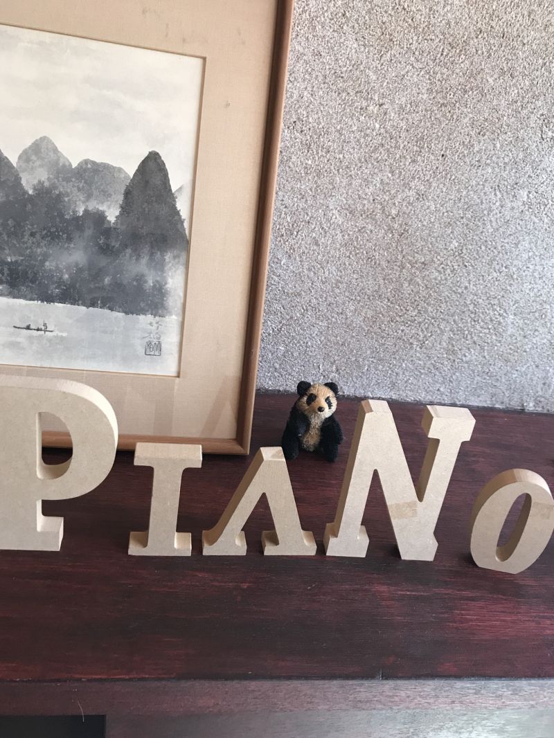 ピアノ...</p>
			<p class=